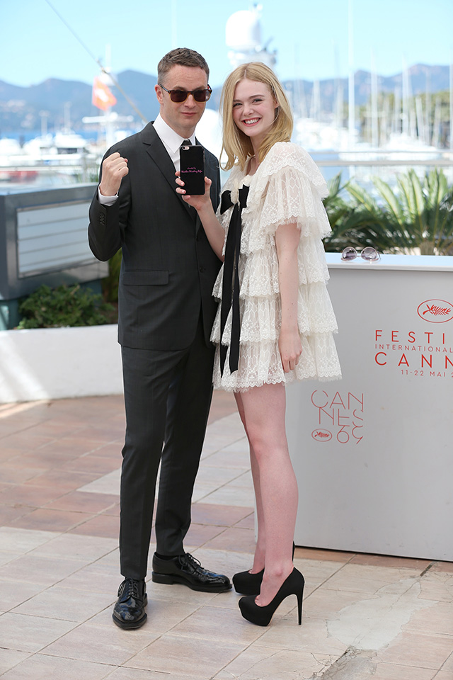 Николас Виндинг Рефн и Эль Фаннинг Эль Фаннинг на фотоколле в Каннах (фото 3)