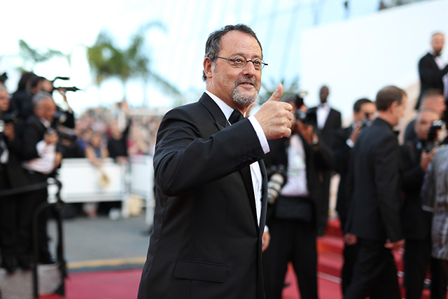 Жан Рено Шарлиз Терон, Шон Пенн и Милла Йовович на красной ковровой дорожке фильма "Последнее лицо" в Каннах (фото 6)