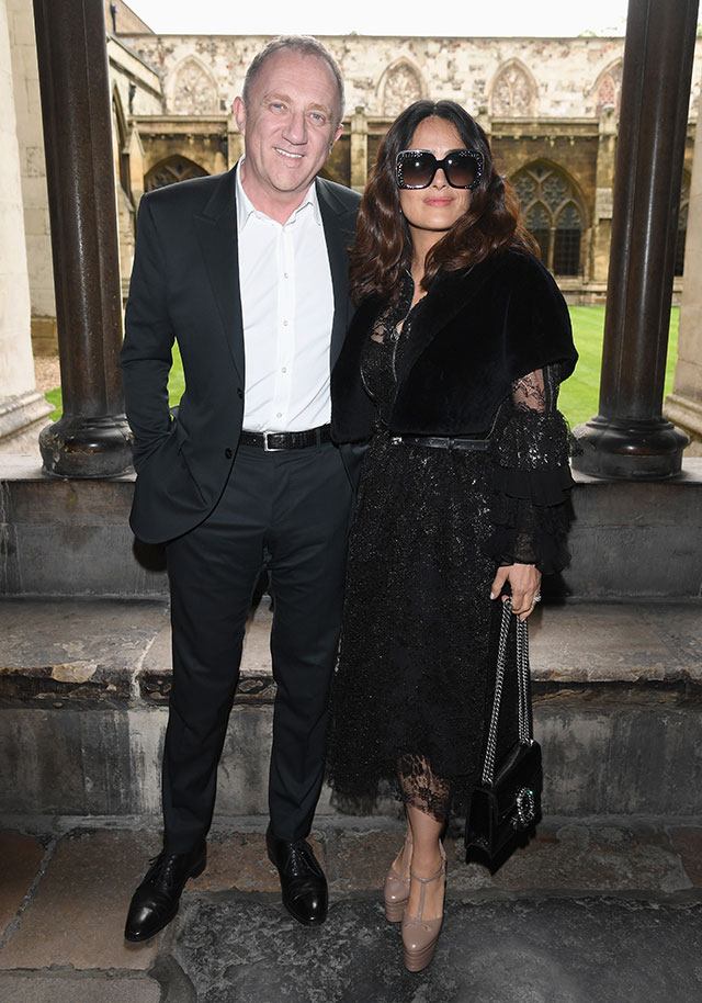 Франсуа-Анри Пино и Сальма Хайек Гости показа Gucci Cruise в Лондоне (фото 2)