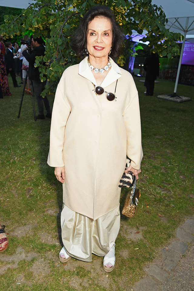 Бьянка Джаггер Гости вечеринки Serpentine Summer Party в Лондоне (фото 17)