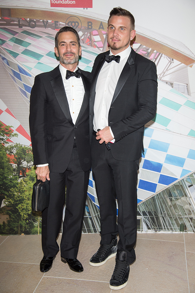 Марк Джейкобс и Чарльз Дефранческо Гости благотворительного гала-вечера фонда "Обнаженные сердца" (фото 16)