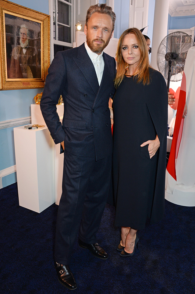 Аласдер Уиллис и Стелла Маккартни Стелла МакКартни презентовала коллекцию Green Carpet (фото 2)