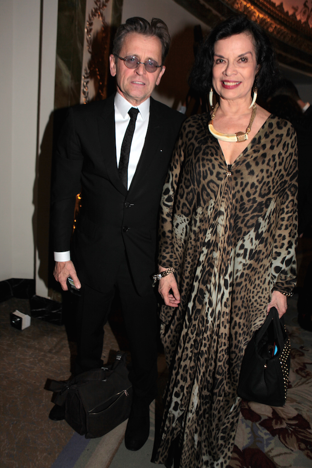 Михаил Барышников и Бьянка Джаггер Михаил Барышников на открытии персональной выставки в Лондоне (фото 3)