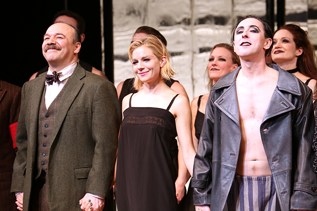 Сиенна Миллер на премьере бродвейского мюзикла "Кабаре" (фото 1)