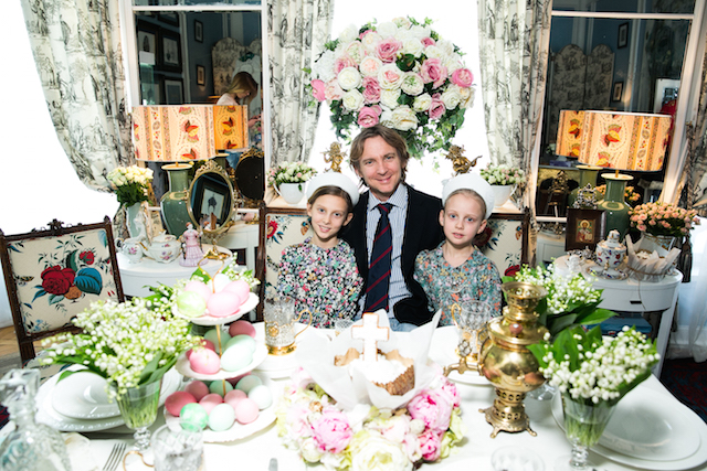 Чарльз Томпсон с детьми Праздничное чаепитие Axenoff Jewellery (фото 6)