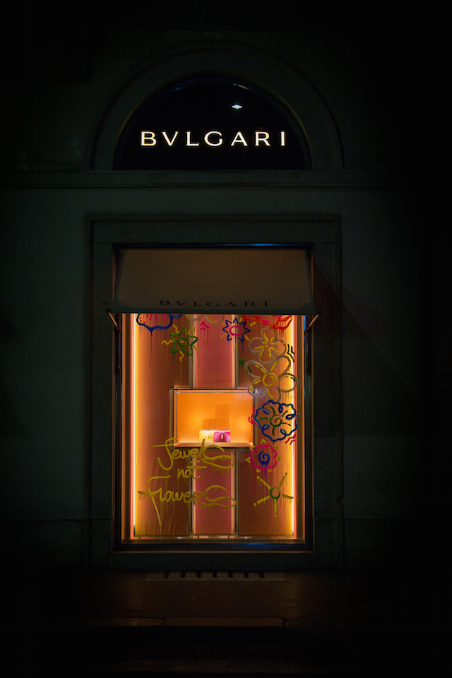 Витрина Bulgari в Милане Международная выставка стрит-арта от Bulgari (фото 5)