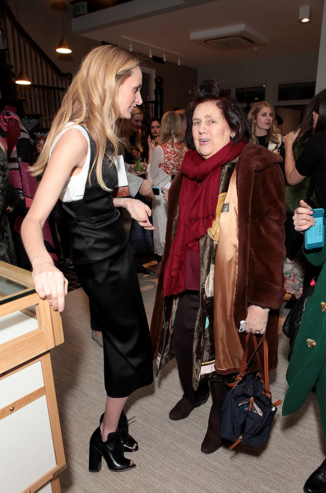 Лорен Санто Доминго и Сьюзи Менкес Гости вечера Moda Operandi в Лондоне (фото 3)