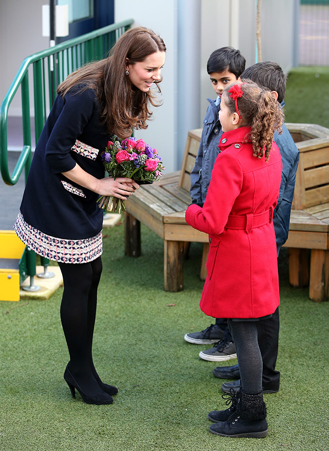 Кейт Миддлтон на открытии арт-студии в школе Barlby в Лондоне (фото 3)
