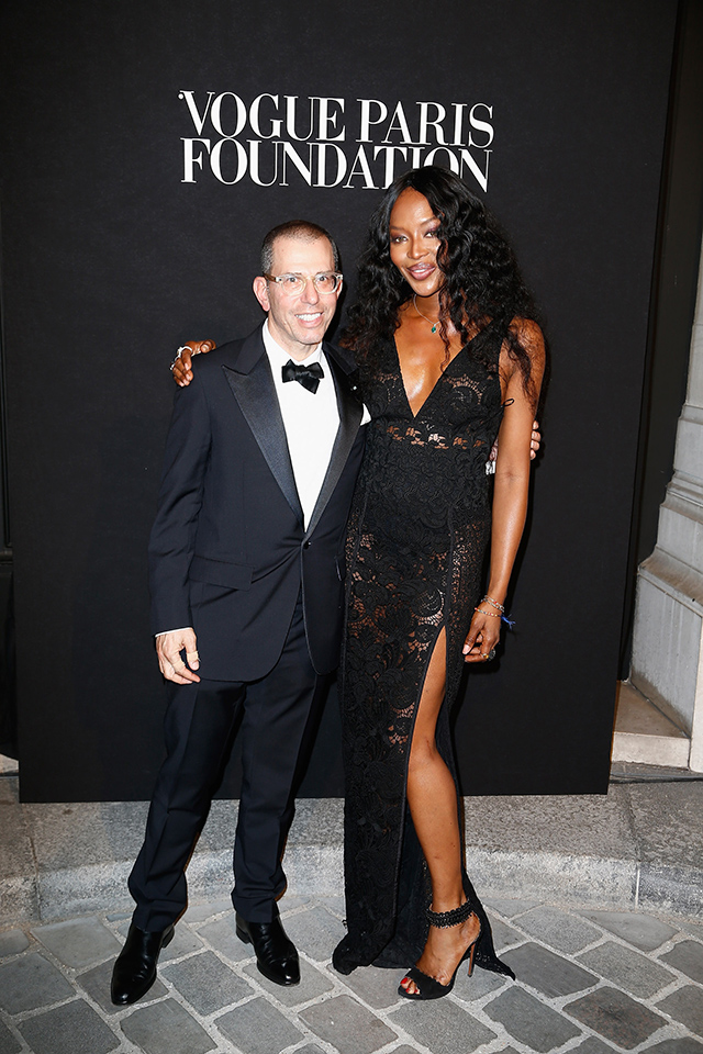 Джонатан Ньюхаус и Наоми Кэмпбелл Гости гала-вечера Vogue Paris Foundation (фото 5)