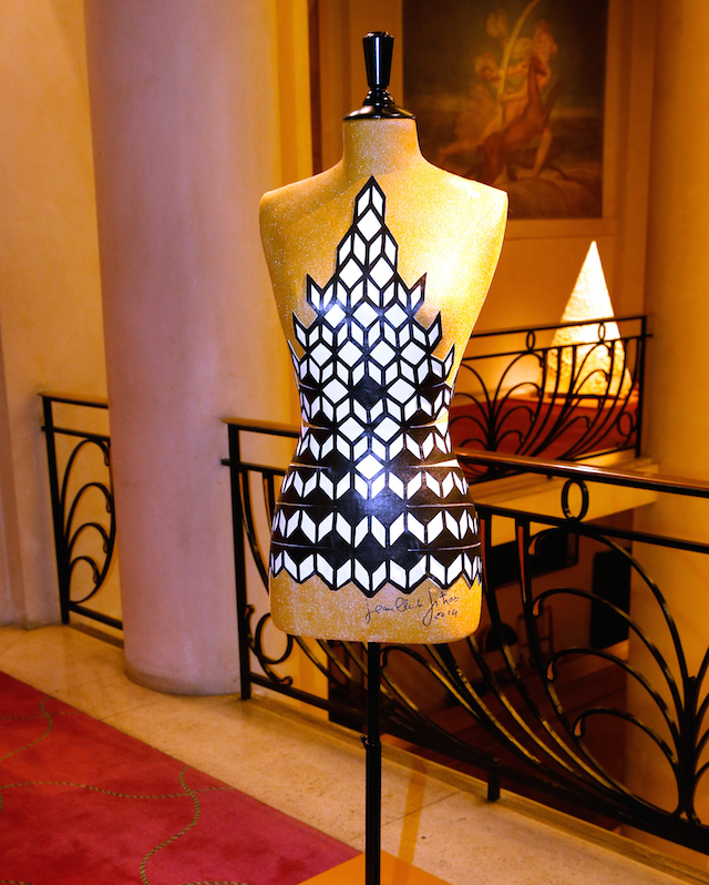 33 дизайнерские елки для благотворительного аукциона (фото 6)