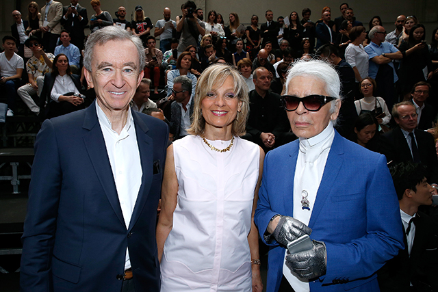 Бернар Арно, Хелен Арно и Карл Лагерфельд Гости показа Dior Homme (фото 2)