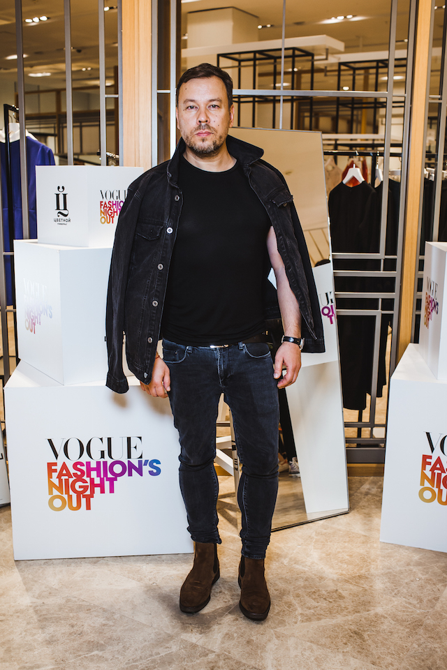 Игорь Чапурин Vogue Fashion’s Night Out — 2016: универмаг «Цветной» (фото 9)