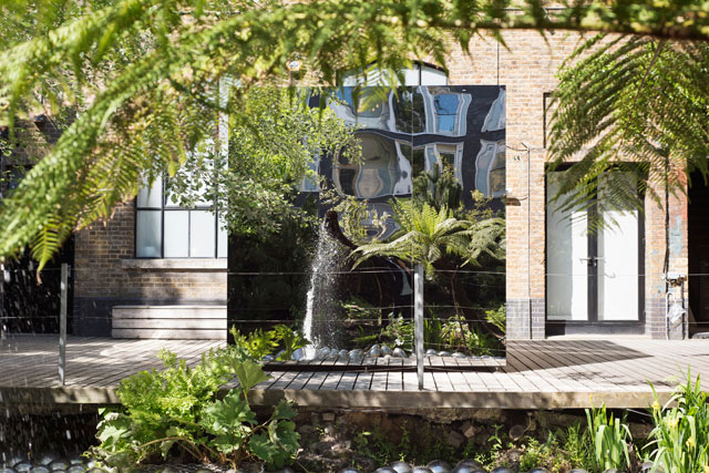 Яей Кусама создала три новые зеркальные комнаты (фото 3)