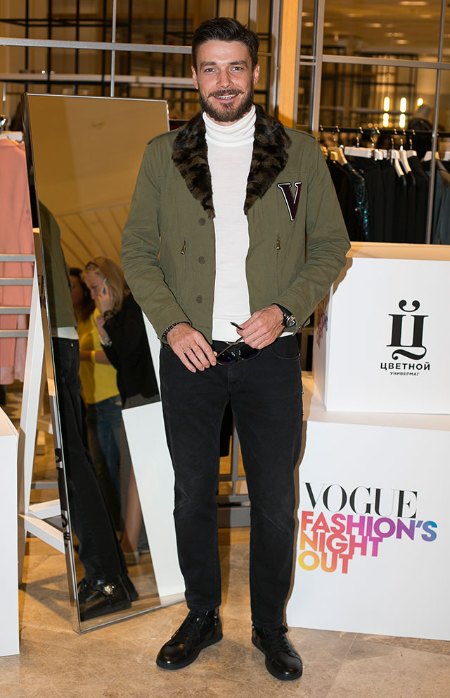 Максим Матвеев Vogue Fashion’s Night Out — 2016: универмаг «Цветной» (фото 4)