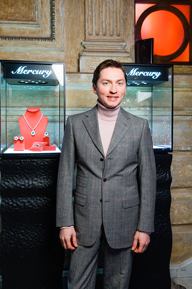 Игорь Гаранин Предновогодняя вечеринка Mercury (фото 13)