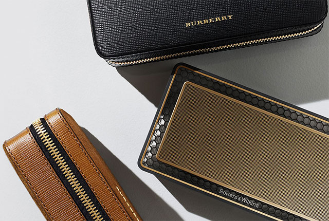 Дорогое радио: колонка от Bowers & Wilkins в футляре Burberry (фото 2)