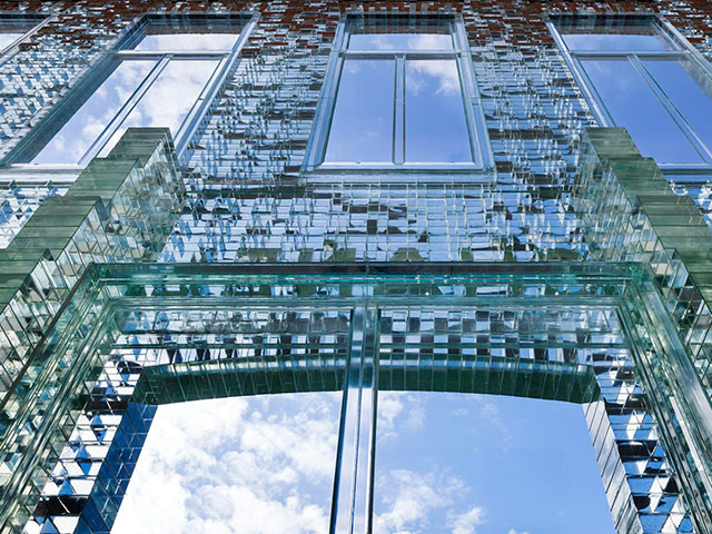 Замок из стекла: бутик Chanel в Амстердаме (фото 3)