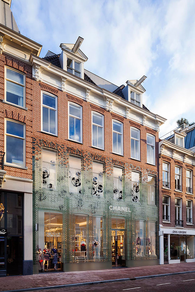 Замок из стекла: бутик Chanel в Амстердаме (фото 1)