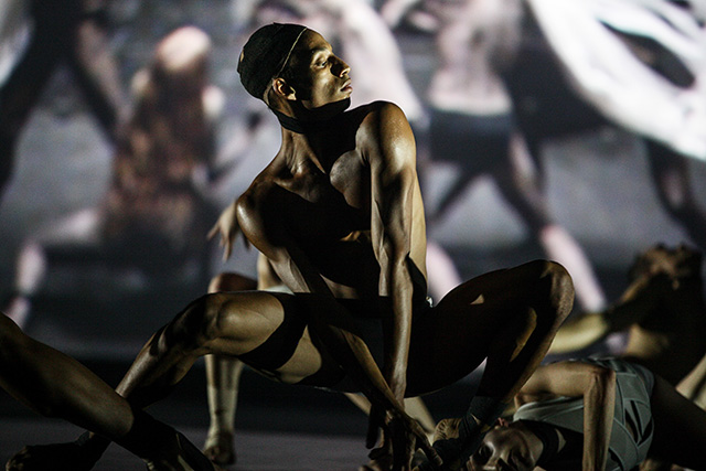 Шоу Gareth Pugh на неделе моды в Нью-Йорке (фото 6)