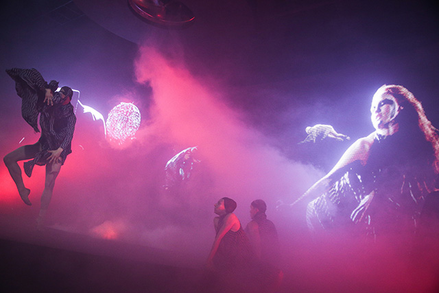 Шоу Gareth Pugh на неделе моды в Нью-Йорке (фото 10)