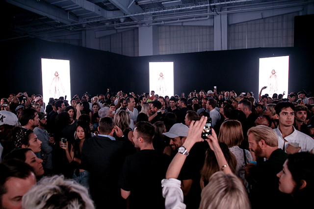 Шоу Gareth Pugh на неделе моды в Нью-Йорке (фото 1)