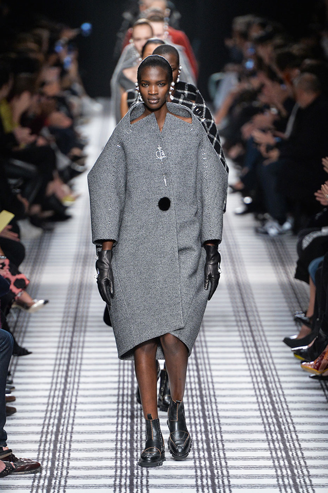 Обзор Buro 24/7: Balenciaga, осень-зима 2015 (фото 1)