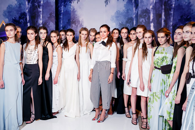 Backstage показа A La Russe, весна-лето 2015 (фото 24)