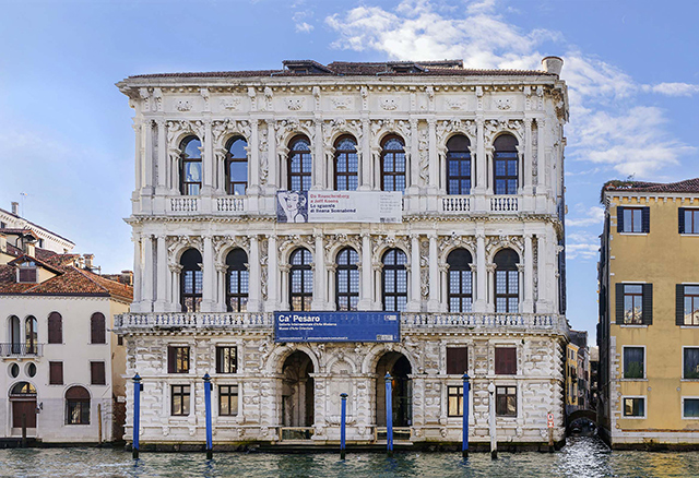 Осенью Chanel откроет выставку "Женщина, которая читает" (фото 1)