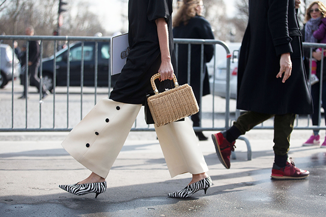 Новая it bag: плетеная корзина для города и пляжа (фото 8)