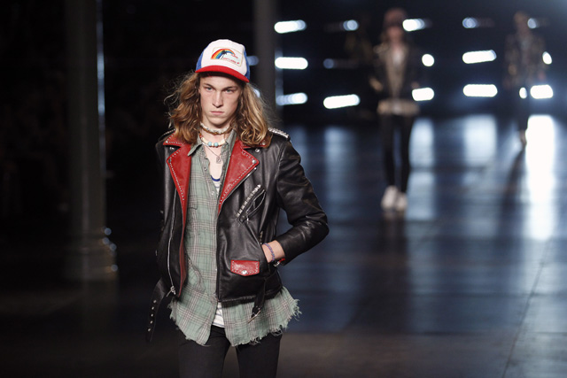 Обзор Buro 24/7: мужская коллекция Saint Laurent, весна-лето 2016 (фото 1)