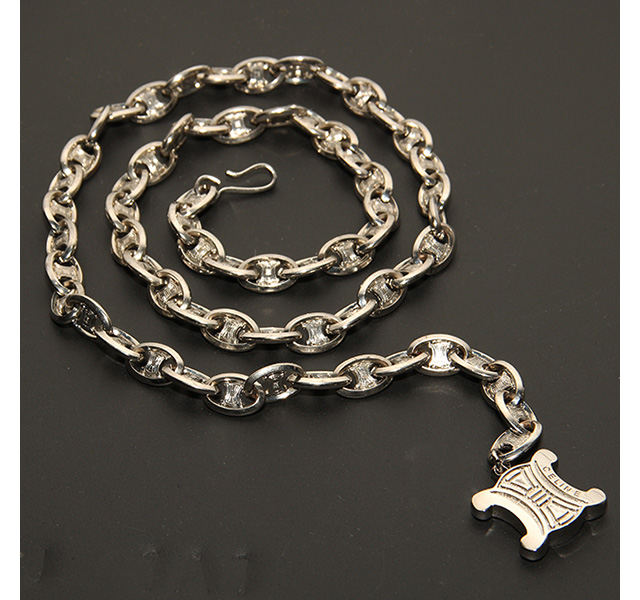 Колье-пояс Céline, 80-е Как собирать вещи с историей: советы владельцев винтажных магазинов (фото 7)