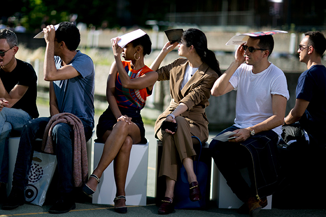Неделя моды в Париже, весна-лето 2017: street style. Часть 2 (фото 10)