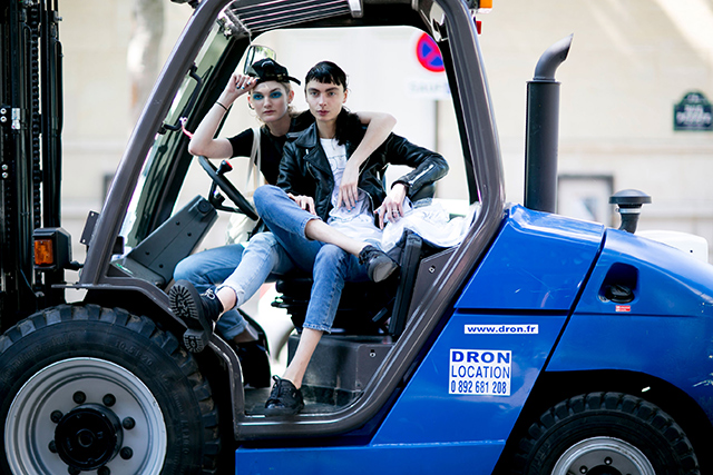 Неделя моды в Париже, весна-лето 2017: street style. Часть 2 (фото 24)