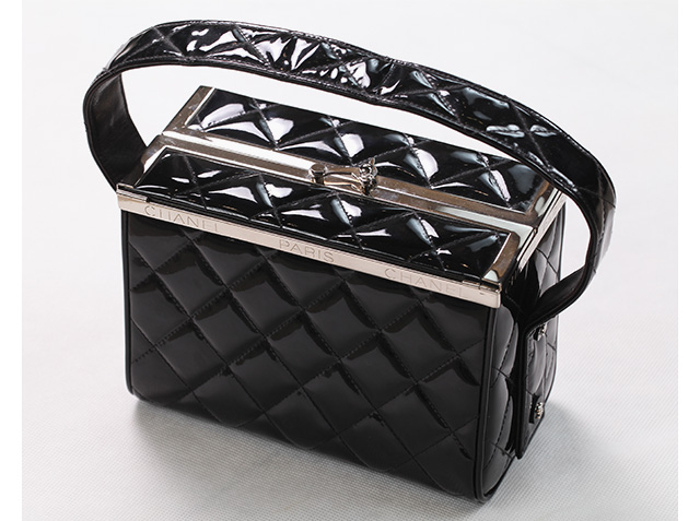 Сумка Chanel, 80-е Как собирать вещи с историей: советы владельцев винтажных магазинов (фото 10)