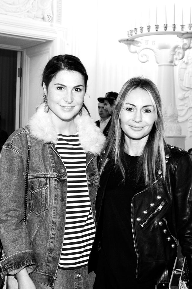 Лаура Джугелия и Марина Долидзе Гости показа Ester Abner, осень-зима 2015 (фото 2)