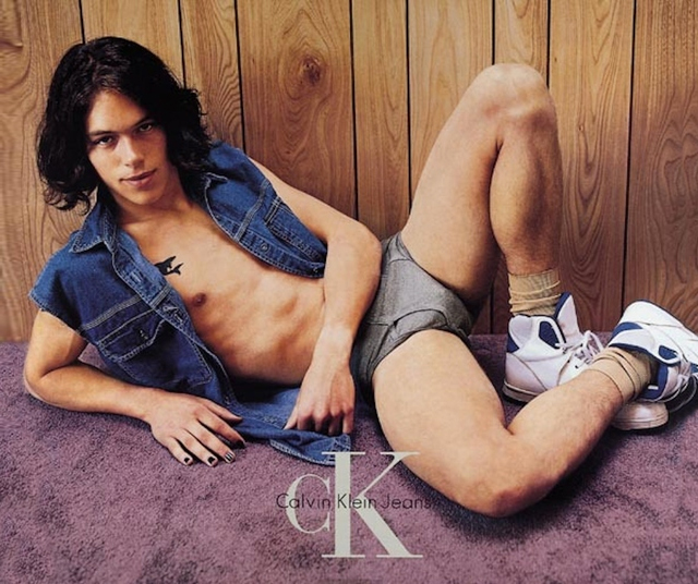 рекламная кампания Calvin Klein Jeans, 1995 Запрещенный прием: самые скандальные рекламные кампании (фото 7)