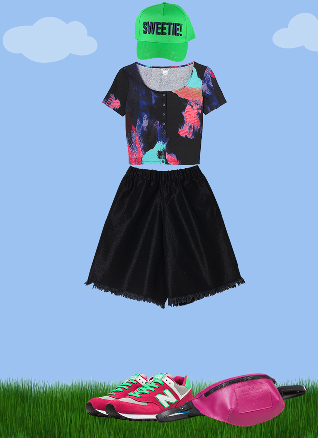 Футболка Monki, шорты Marques’Almeida («KM 20»), кроссовки New Balance (Street Beat), cумка Imakebags for Nnedre (TrendsBrands.ru), кепка Essentiel (Podium Market) Время выйти из дома: что надеть на пикник (фото 5)