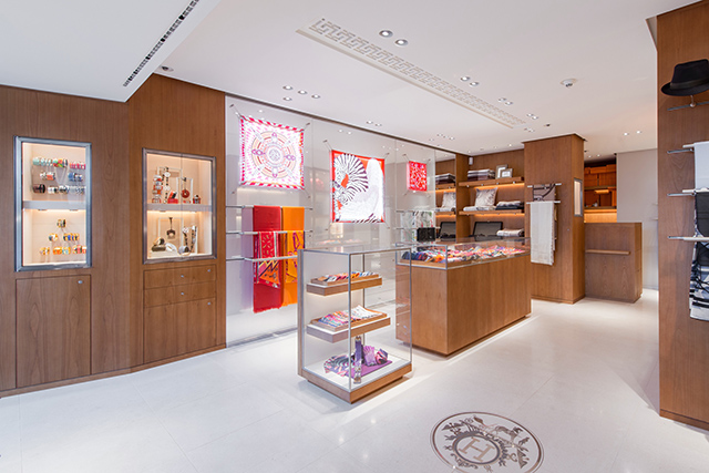 В Куршевеле открылся обновленный бутик Hermès (фото 1)