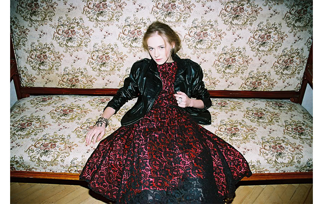 Платье, США, 50-е. Кожаная косуха, Лондон, 80-е. Браслеты, 70-е Как собирать вещи с историей: советы владельцев винтажных магазинов (фото 15)