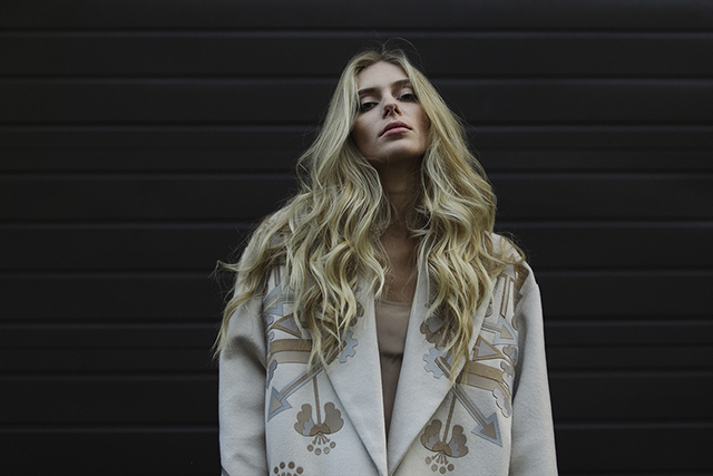 Ясмина Муратович в осеннем лукбуке Aizel.ru (фото 4)