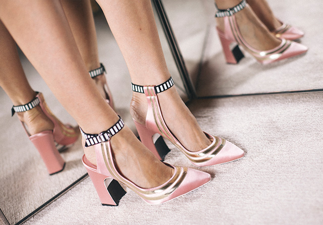 Весь мир у ваших ног: модные девушки и их любимые туфли Louis Vuitton (фото 6)