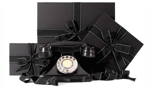 Подписка на сумки и не только: лучшие подарки сезона — у Net-a-Porter (фото 4)