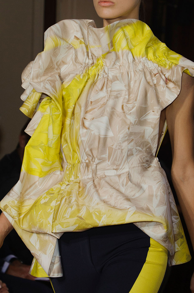 Обзор Buro 24/7: Viktor & Rolf, весна-лето 2015 (фото 1)