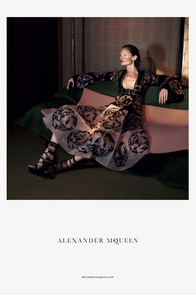 Первый взгляд: рекламная кампания Alexander McQueen (фото 1)