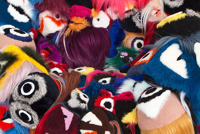 Дизайнеры Campana Brothers создали кресло из пушистых монстров Fendi (фото 2)