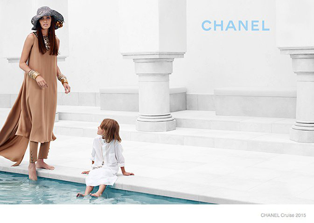 Джоан Смоллс в новой кампании Chanel Métiers d'Art (фото 7)