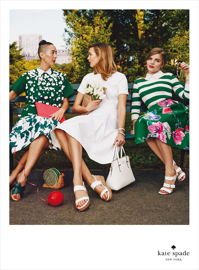 Айрис Апфель и Карли Клосс в рекламной кампании Kate Spade (фото 1)