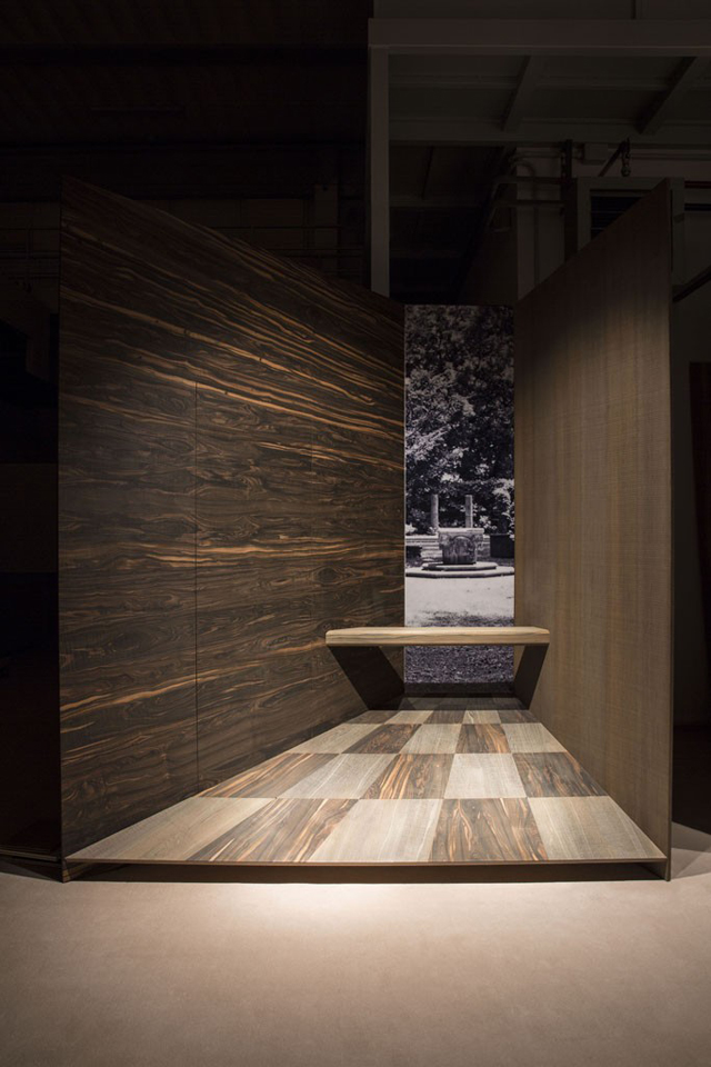 Prada представили новые витрины от Мартино Гампера (фото 1)