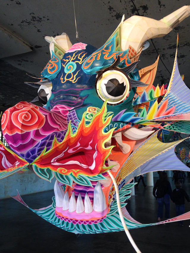 Ай Вэйвэй "С ветром", 2014 Ай Вэйвэй организует выставку в универмаге (фото 1)