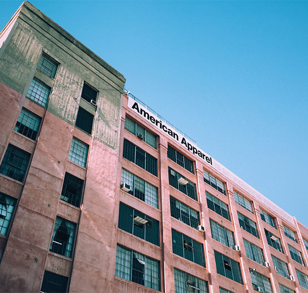 Фабрика American Apparel в Лос-Анджелесе Закрытие American Apparel: как провалился самый либеральный бренд американской моды (фото 1)